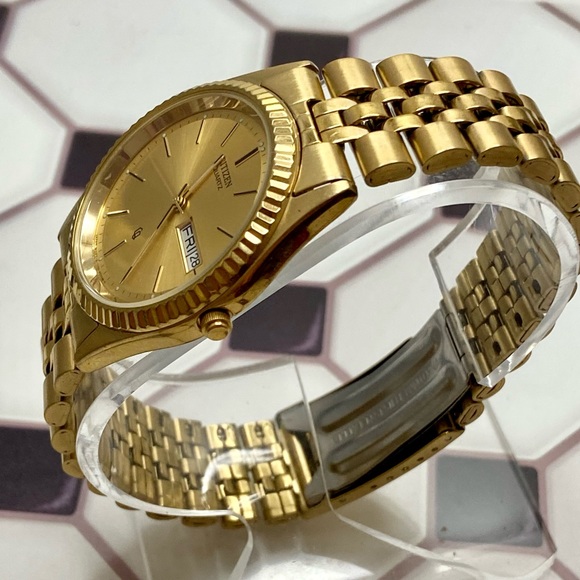 Vintage Citizen Gold-tone Stainless Steel QQ Watch With Day / Date - Picture 7 of 13